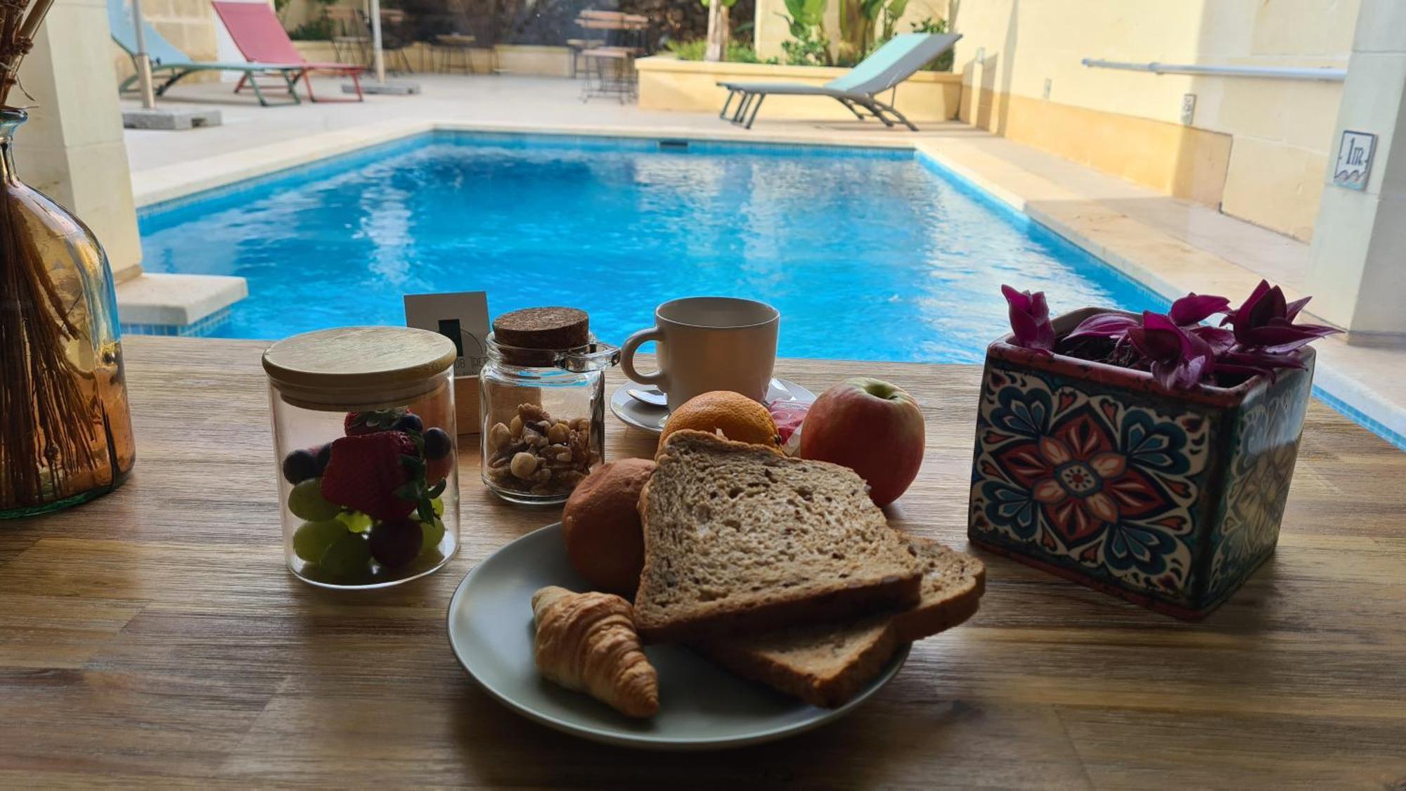 Bed and Breakfast The Carob Tree Виктория Экстерьер фото